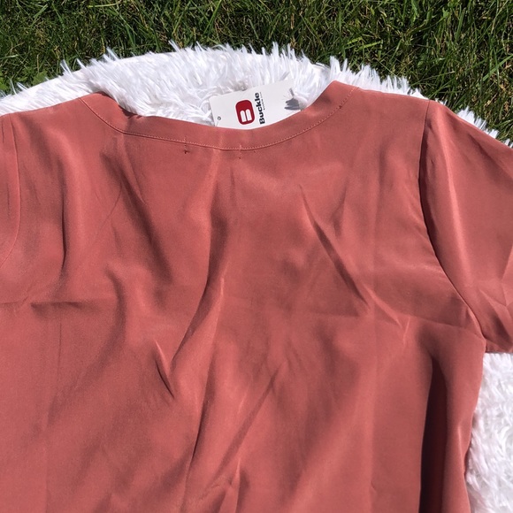 🩶5/$30 BKE Red Brand Dusty Rose Pink Criss Cross Short Sleeve Top Size Small NEW - Picture 10 of 12